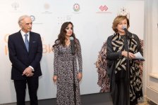Heydər Əliyev Fondunun vitse-prezidenti Leyla Əliyeva Moskvada “Yeddi gözəl” sərgisinin açılışında iştirak edib (FOTO)