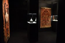 Heydər Əliyev Fondunun vitse-prezidenti Leyla Əliyeva Moskvada “Yeddi gözəl” sərgisinin açılışında iştirak edib (FOTO)