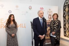 Heydər Əliyev Fondunun vitse-prezidenti Leyla Əliyeva Moskvada “Yeddi gözəl” sərgisinin açılışında iştirak edib (FOTO)