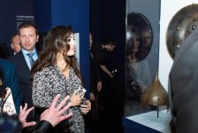 Heydər Əliyev Fondunun vitse-prezidenti Leyla Əliyeva Moskvada “Yeddi gözəl” sərgisinin açılışında iştirak edib (FOTO)