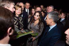 Heydər Əliyev Fondunun vitse-prezidenti Leyla Əliyeva Moskvada “Yeddi gözəl” sərgisinin açılışında iştirak edib (FOTO)