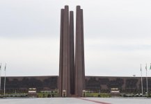 Prezident İlham Əliyev Aşqabadda “Xalq xatirəsi” memorial kompleksini ziyarət edib (FOTO)