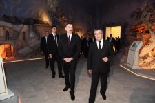 Prezident İlham Əliyev Aşqabadda “Xalq xatirəsi” memorial kompleksini ziyarət edib (FOTO)