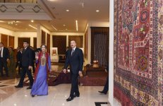 Prezident İlham Əliyev Aşqabadda Türkmən milli xalça muzeyi ilə tanış olub (FOTO)