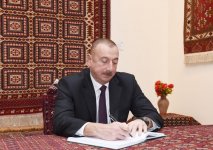 Prezident İlham Əliyev Aşqabadda Türkmən milli xalça muzeyi ilə tanış olub (FOTO)