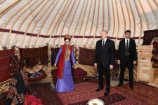 Prezident İlham Əliyev Aşqabadda Türkmən milli xalça muzeyi ilə tanış olub (FOTO)