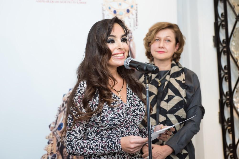 Heydər Əliyev Fondunun vitse-prezidenti Leyla Əliyeva Moskvada “Yeddi gözəl” sərgisinin açılışında iştirak edib (FOTO)