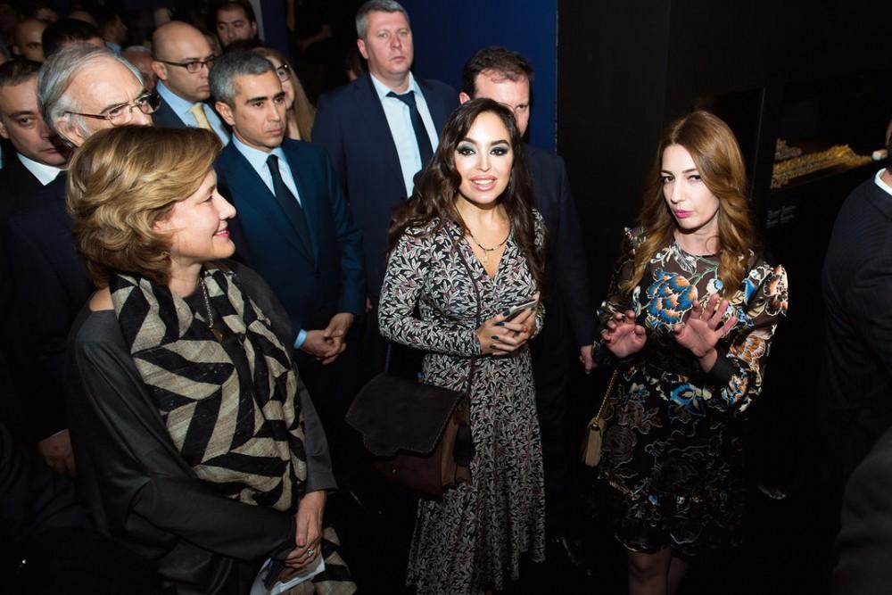 Heydər Əliyev Fondunun vitse-prezidenti Leyla Əliyeva Moskvada “Yeddi gözəl” sərgisinin açılışında iştirak edib (FOTO)