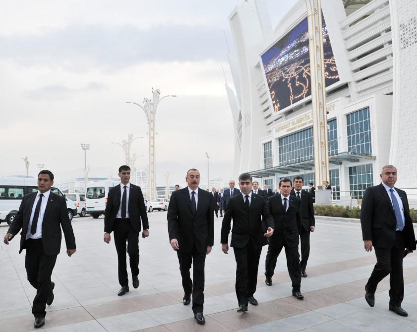 Prezident İlham Əliyev Aşqabadda Olimpiya Kompleksi ilə tanış olub (FOTO)