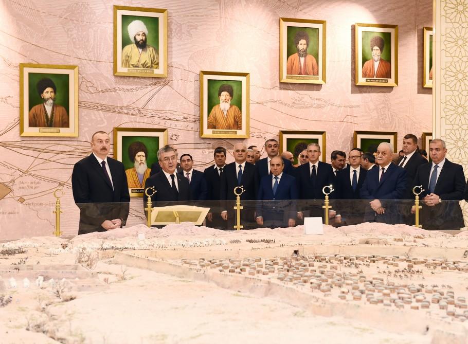 Prezident İlham Əliyev Aşqabadda “Xalq xatirəsi” memorial kompleksini ziyarət edib (FOTO)
