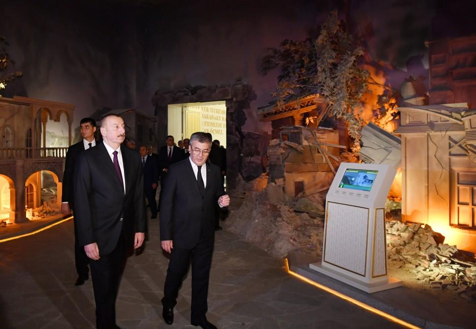 Prezident İlham Əliyev Aşqabadda “Xalq xatirəsi” memorial kompleksini ziyarət edib (FOTO)
