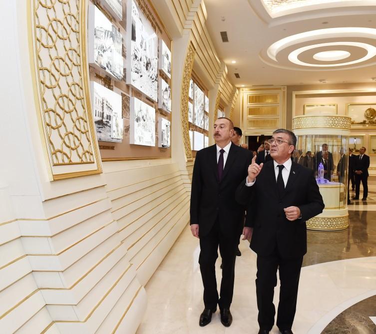 Prezident İlham Əliyev Aşqabadda “Xalq xatirəsi” memorial kompleksini ziyarət edib (FOTO)