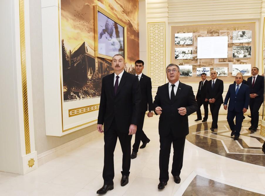 Prezident İlham Əliyev Aşqabadda “Xalq xatirəsi” memorial kompleksini ziyarət edib (FOTO)