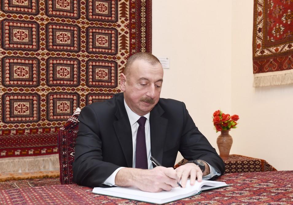 Prezident İlham Əliyev Aşqabadda Türkmən milli xalça muzeyi ilə tanış olub (FOTO)