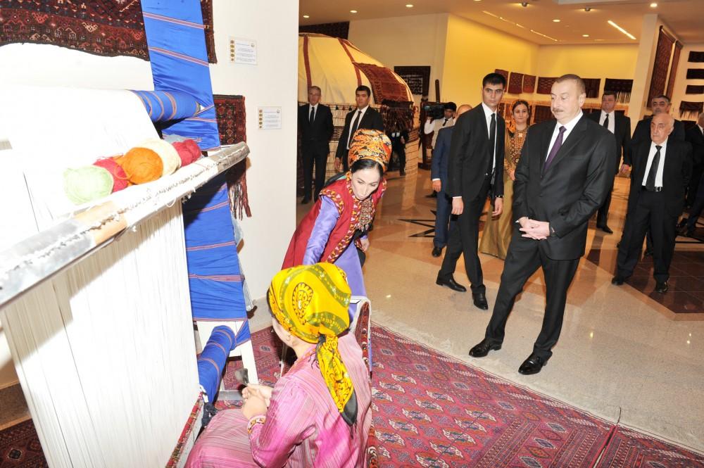 Prezident İlham Əliyev Aşqabadda Türkmən milli xalça muzeyi ilə tanış olub (FOTO)