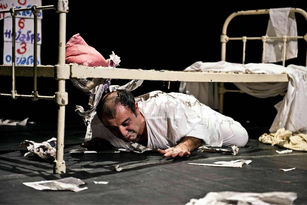 Əməkdar artist beynəlxalq teatr festivalında birinci olub (FOTO)