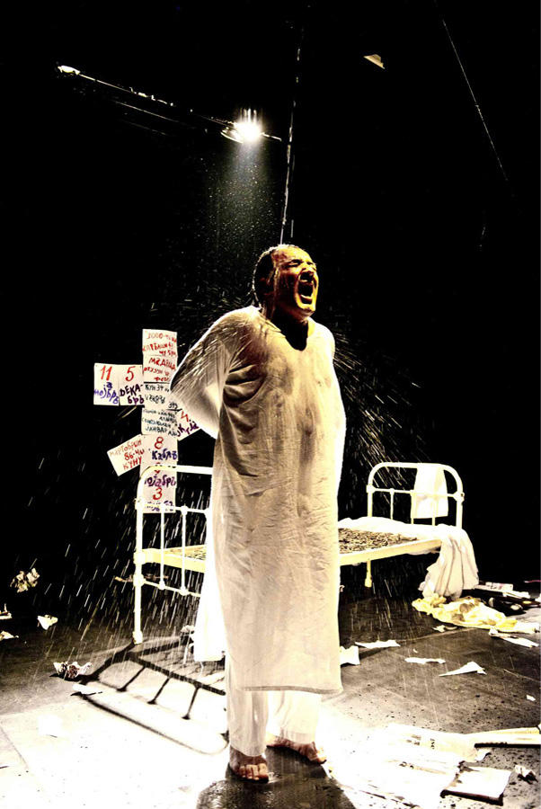 Əməkdar artist beynəlxalq teatr festivalında birinci olub (FOTO)