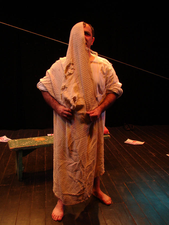 Əməkdar artist beynəlxalq teatr festivalında birinci olub (FOTO)