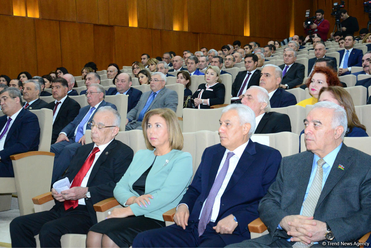 Yeni Azərbaycan Partiyasının yaradılmasının 26-cı ildönümü ilə bağlı tədbir keçirilib (FOTO)