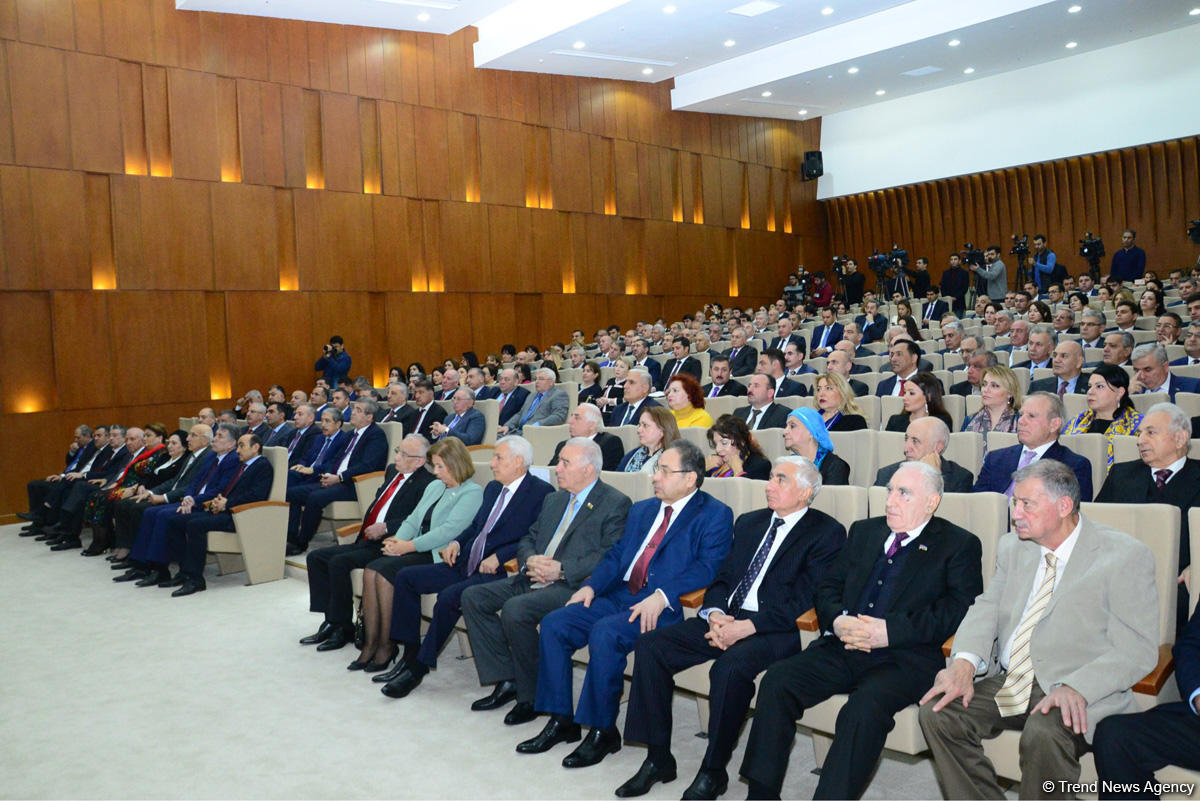 Yeni Azərbaycan Partiyasının yaradılmasının 26-cı ildönümü ilə bağlı tədbir keçirilib (FOTO)