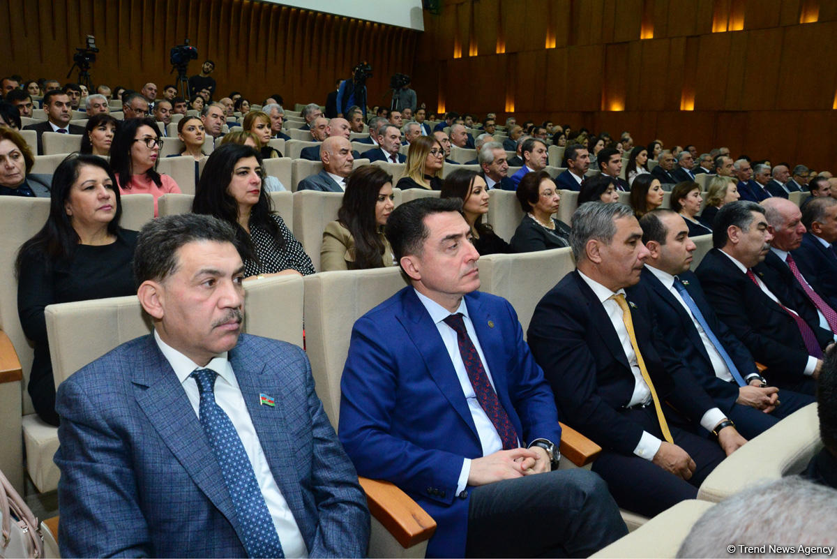 Yeni Azərbaycan Partiyasının yaradılmasının 26-cı ildönümü ilə bağlı tədbir keçirilib (FOTO)