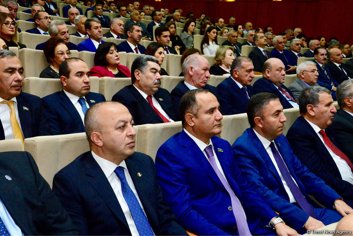 Yeni Azərbaycan Partiyasının yaradılmasının 26-cı ildönümü ilə bağlı tədbir keçirilib (FOTO)