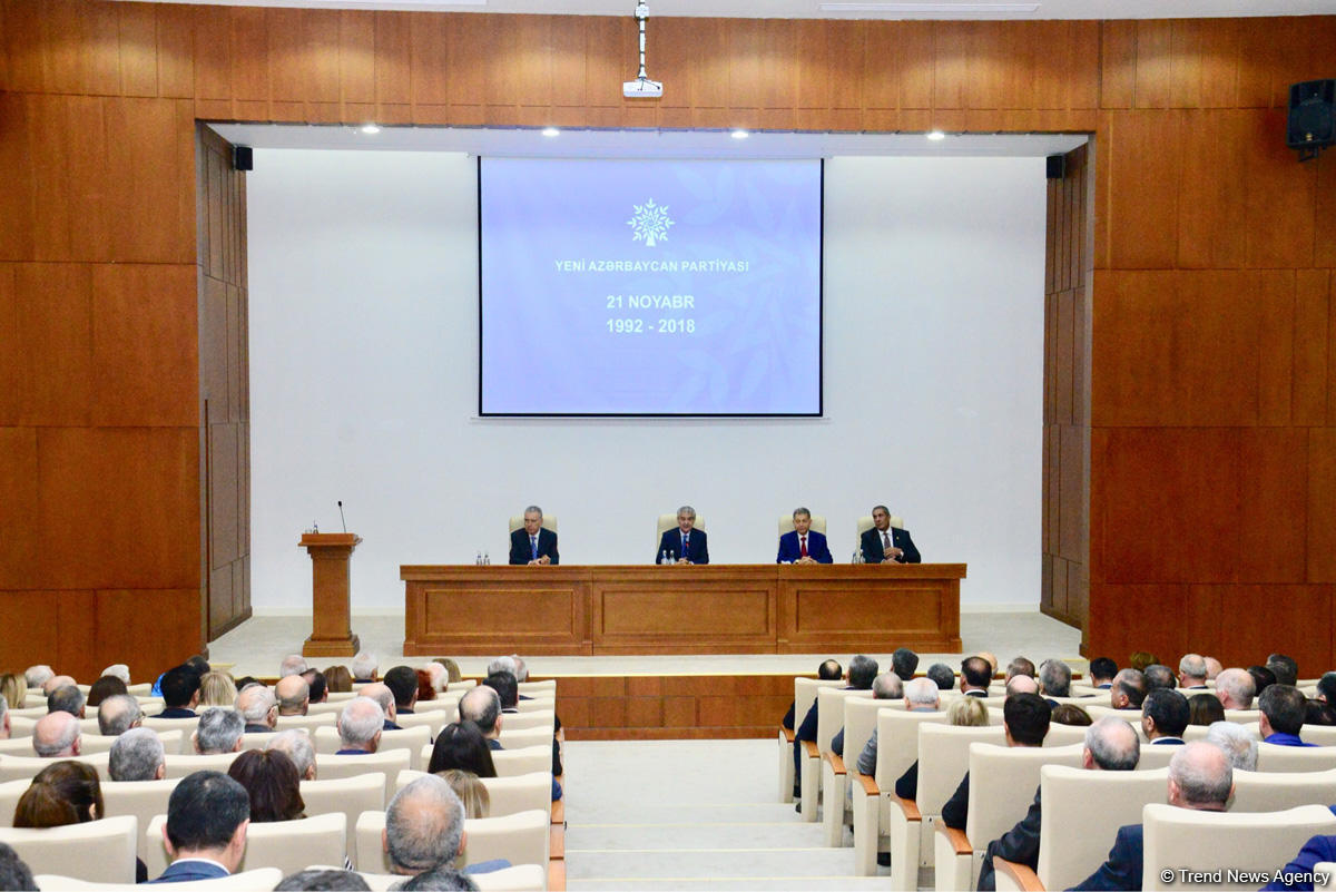 Yeni Azərbaycan Partiyasının yaradılmasının 26-cı ildönümü ilə bağlı tədbir keçirilib (FOTO)