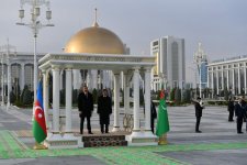 Prezident İlham Əliyevin Aşqabadda rəsmi qarşılanma mərasimi olub (FOTO)