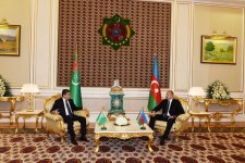 Azərbaycan və Türkmənistan prezidentlərinin təkbətək görüşü olub (FOTO) (YENİLƏNİB)