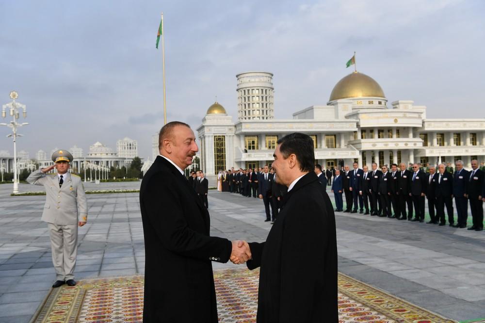 Prezident İlham Əliyevin Aşqabadda rəsmi qarşılanma mərasimi olub (FOTO)