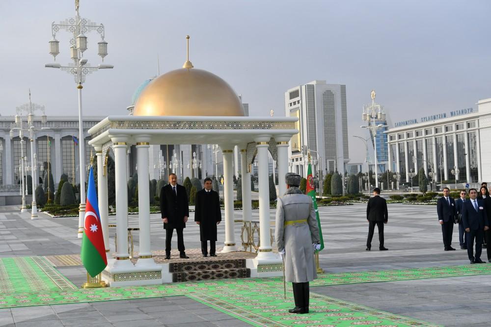 Prezident İlham Əliyevin Aşqabadda rəsmi qarşılanma mərasimi olub (FOTO)