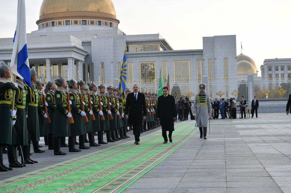 Prezident İlham Əliyevin Aşqabadda rəsmi qarşılanma mərasimi olub (FOTO)
