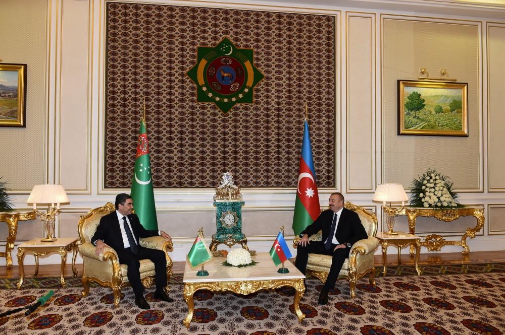 Azərbaycan və Türkmənistan prezidentlərinin təkbətək görüşü olub (FOTO) (YENİLƏNİB)
