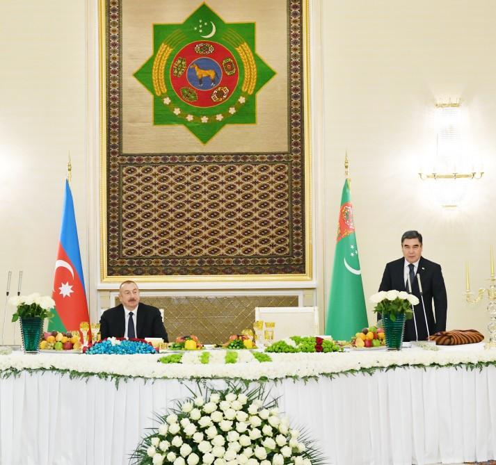 Berdiməhəmmədov: Türkmənistan və Azərbaycan güclü ehtiyat potensialından həm öz xalqlarının, həm də qonşularının, regionun rifahı naminə istifadə edib