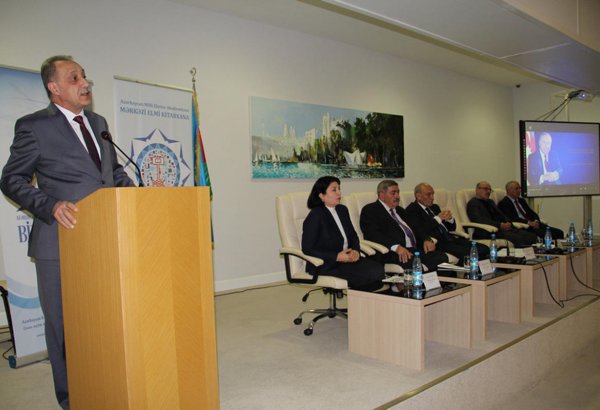 Azərbaycan dili ilə bağlı konfrans keçirilib (FOTO)