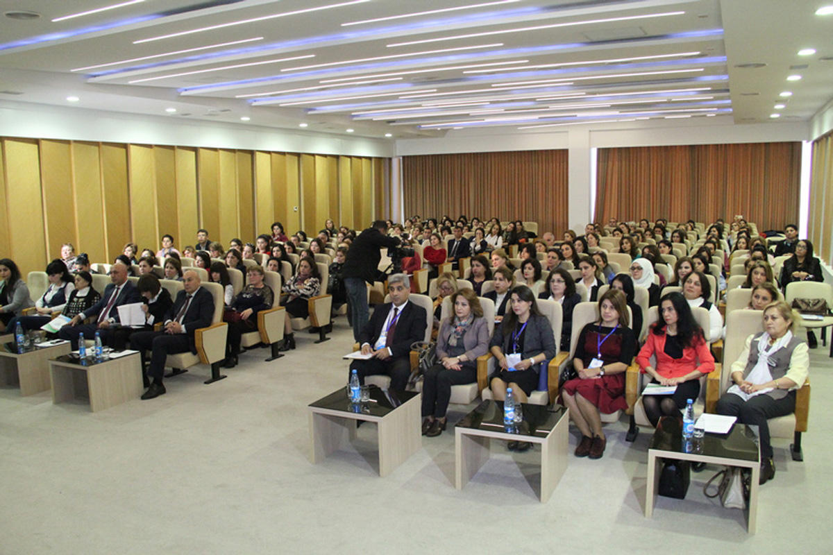 Azərbaycan dili ilə bağlı konfrans keçirilib (FOTO)
