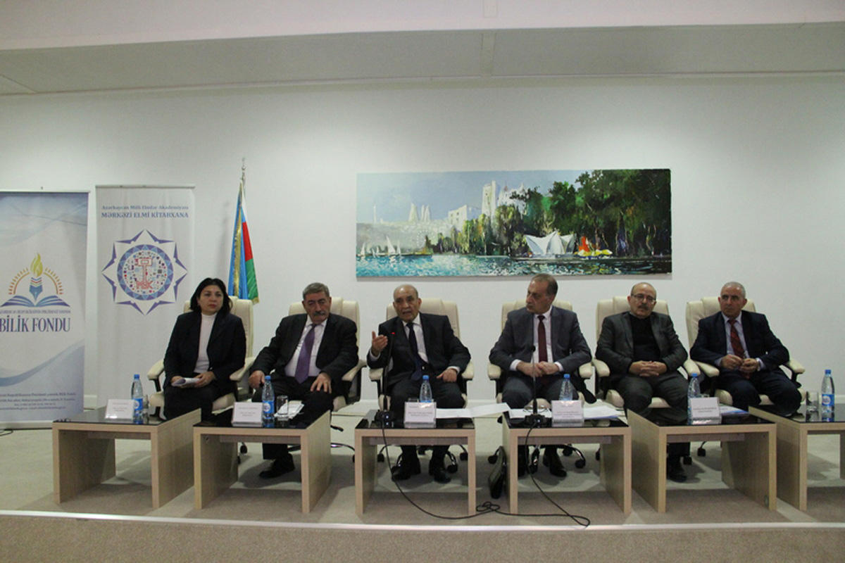 Azərbaycan dili ilə bağlı konfrans keçirilib (FOTO)