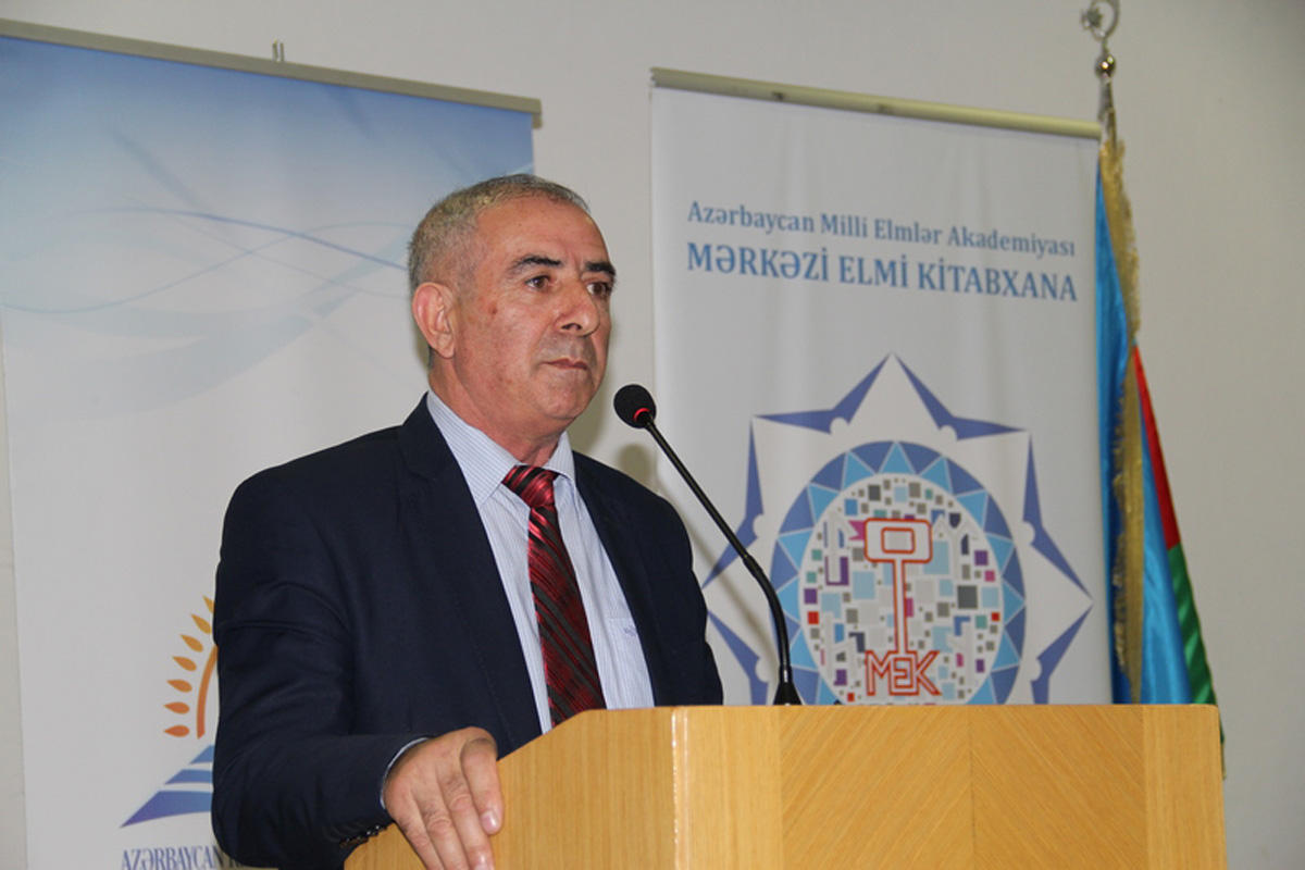 Azərbaycan dili ilə bağlı konfrans keçirilib (FOTO)