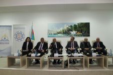 Azərbaycan dili ilə bağlı konfrans keçirilib (FOTO)