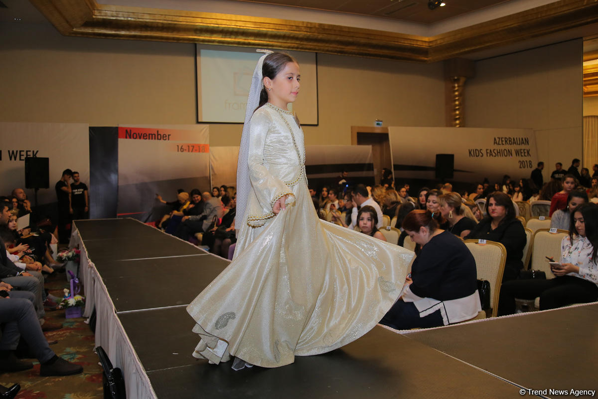 “Azerbaijan Kids Fashion Week 2018” uşaq moda nümayişi keçirilib (FOTO)