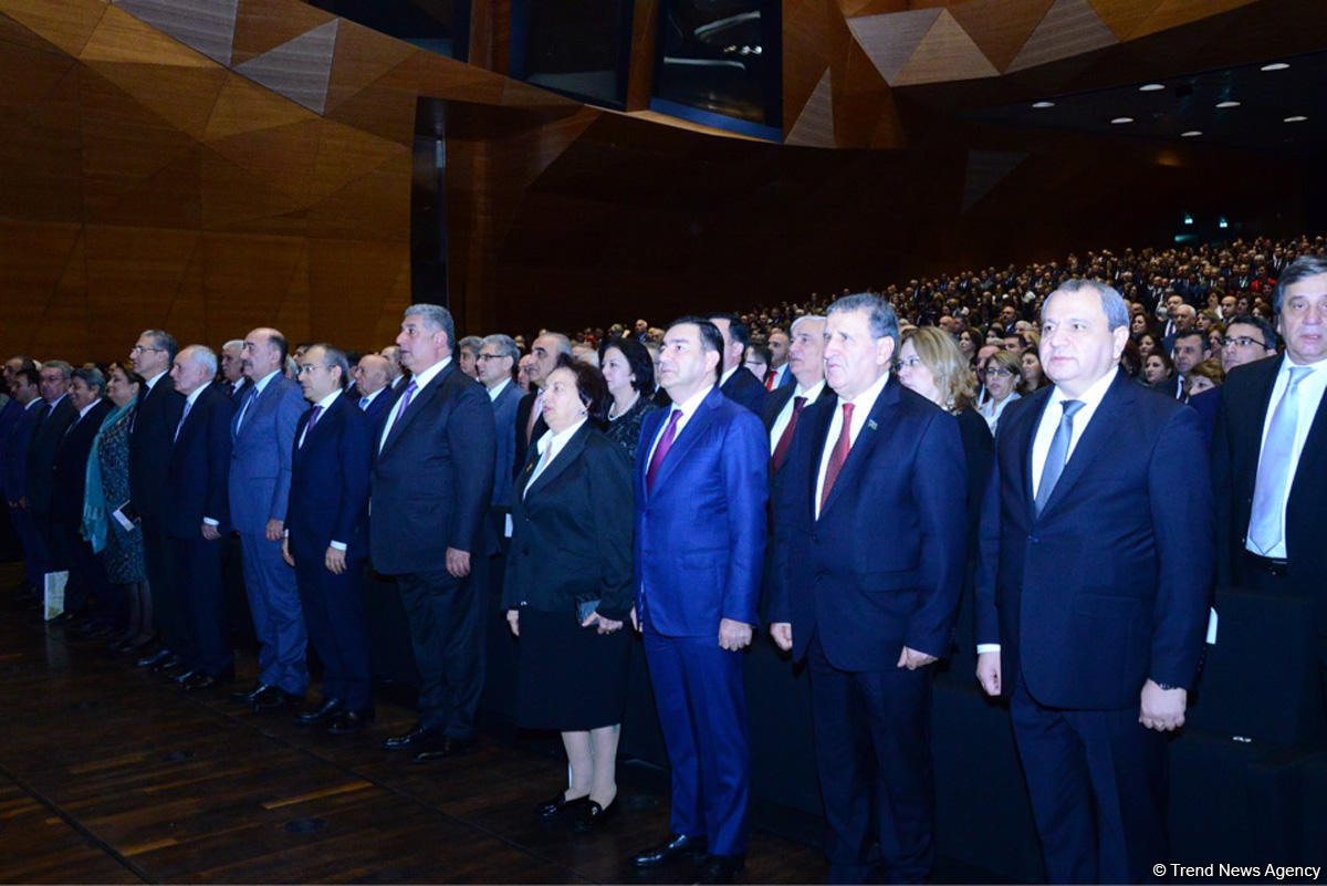 Azərbaycan müəllimlərinin XV qurultayı işini yekunlaşdırdı (FOTO) (YENİLƏNİB 2)