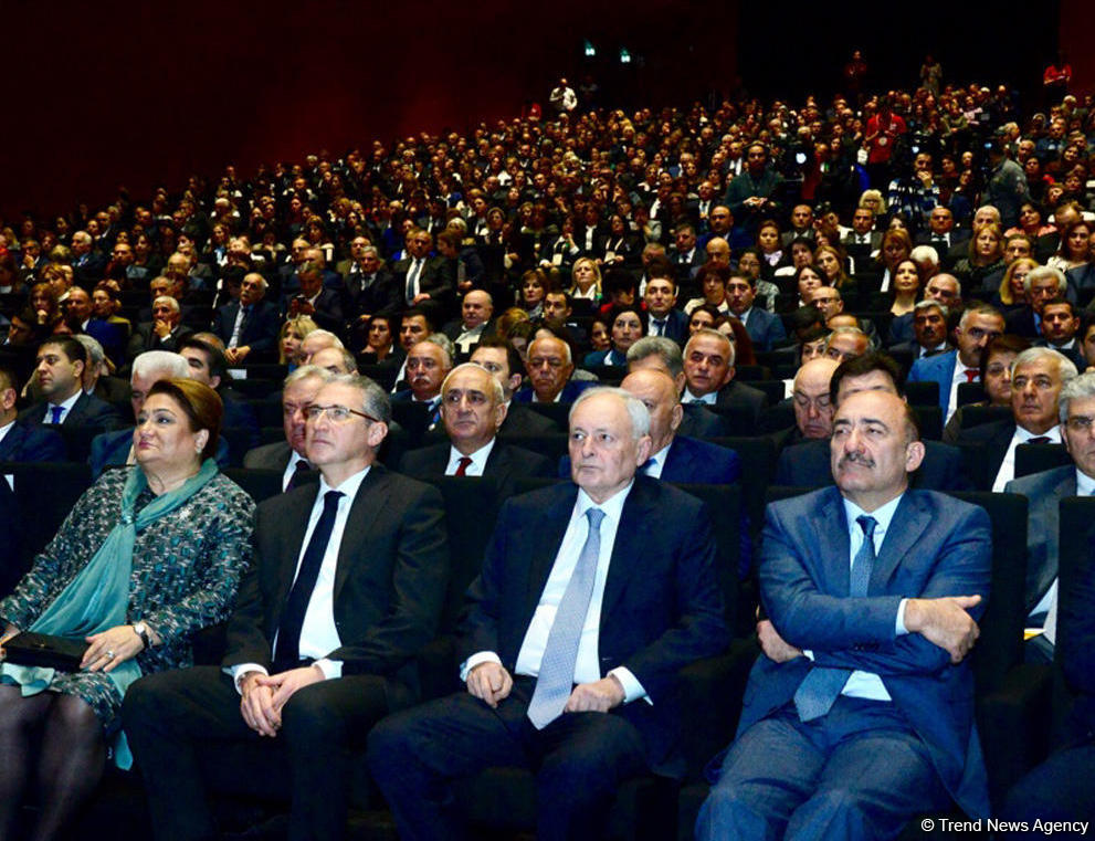 Azərbaycan müəllimlərinin XV qurultayı işini yekunlaşdırdı (FOTO) (YENİLƏNİB 2)