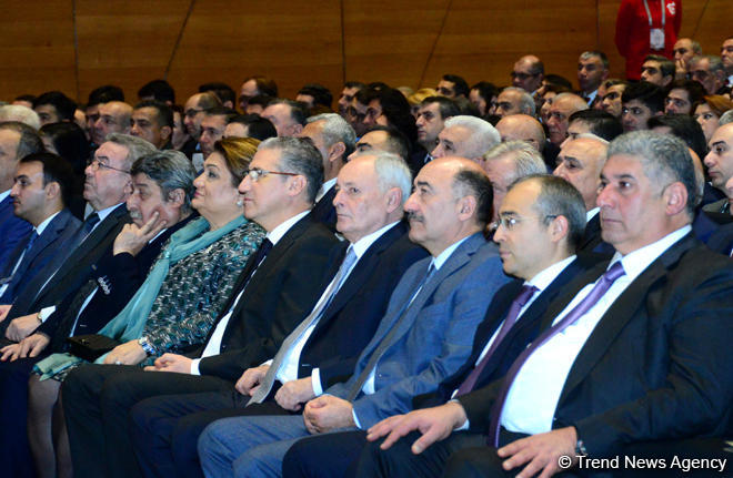 Azərbaycan müəllimlərinin XV qurultayı işini yekunlaşdırdı (FOTO) (YENİLƏNİB 2)