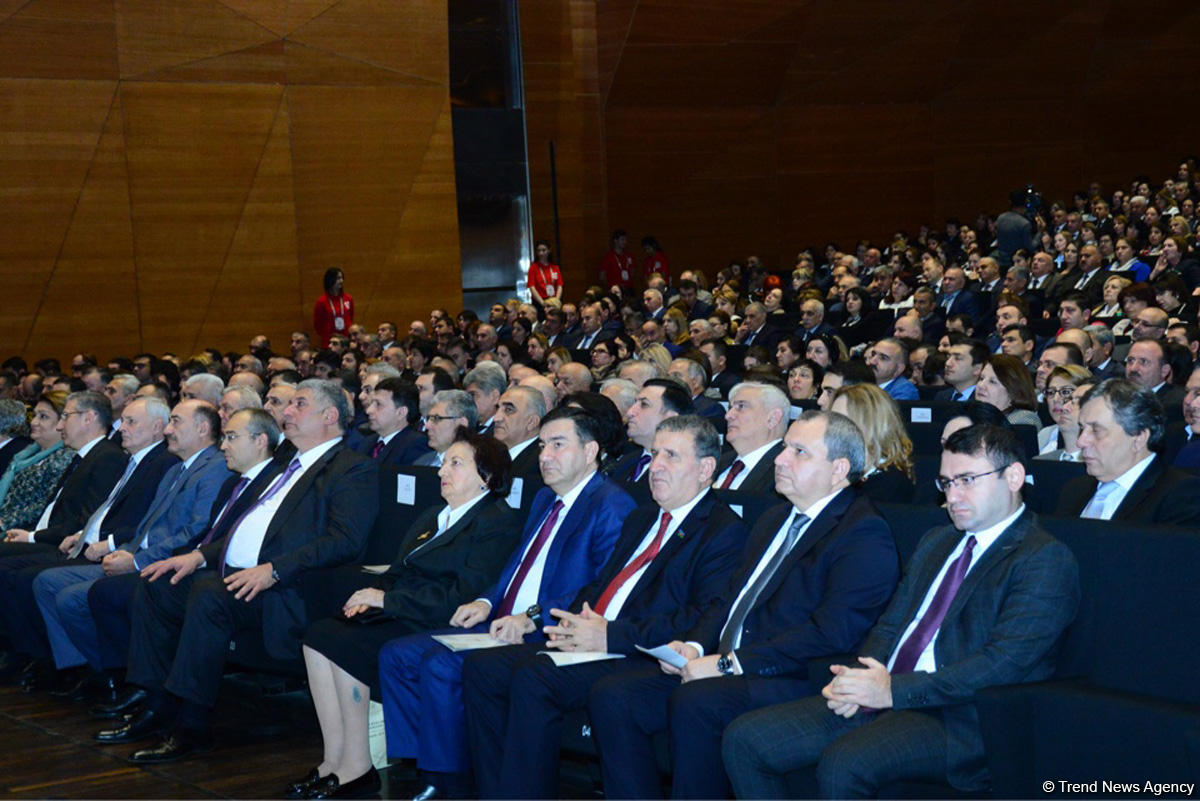 Azərbaycan müəllimlərinin XV qurultayı işini yekunlaşdırdı (FOTO) (YENİLƏNİB 2)