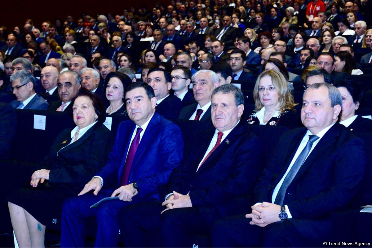 Azərbaycan müəllimlərinin XV qurultayı işini yekunlaşdırdı (FOTO) (YENİLƏNİB 2)