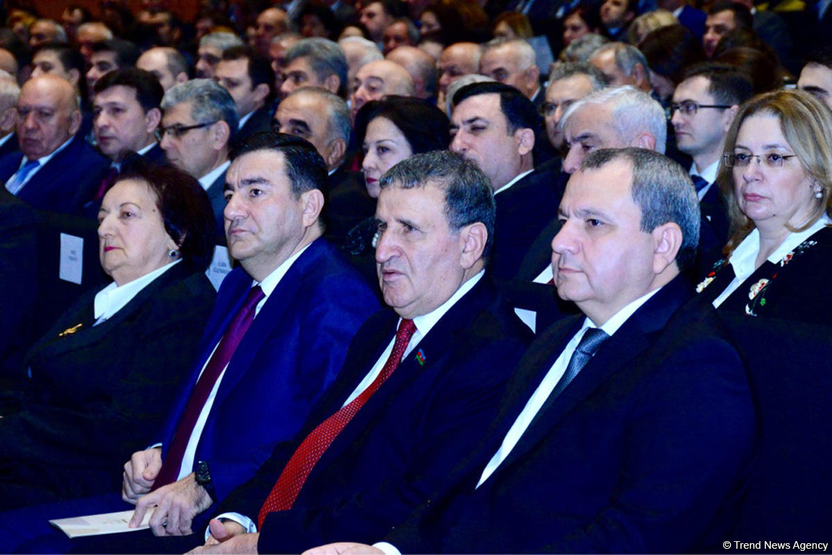 Azərbaycan müəllimlərinin XV qurultayı işini yekunlaşdırdı (FOTO) (YENİLƏNİB 2)