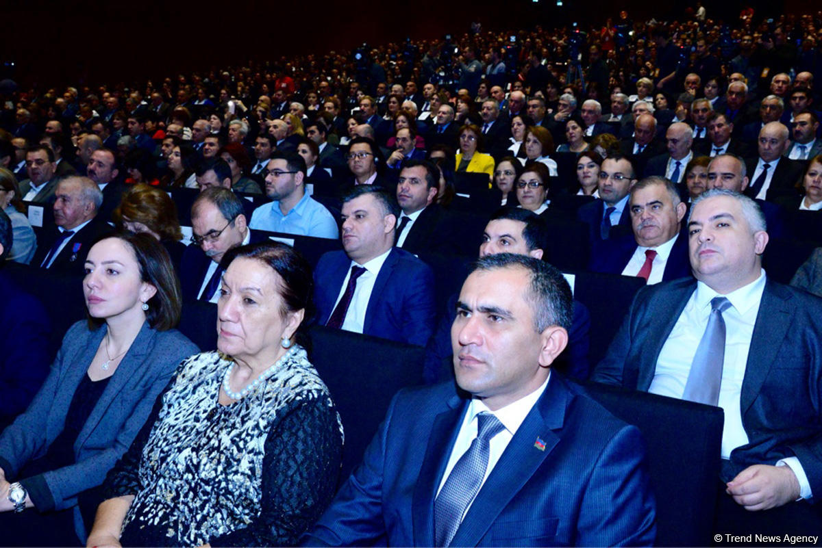 Azərbaycan müəllimlərinin XV qurultayı işini yekunlaşdırdı (FOTO) (YENİLƏNİB 2)
