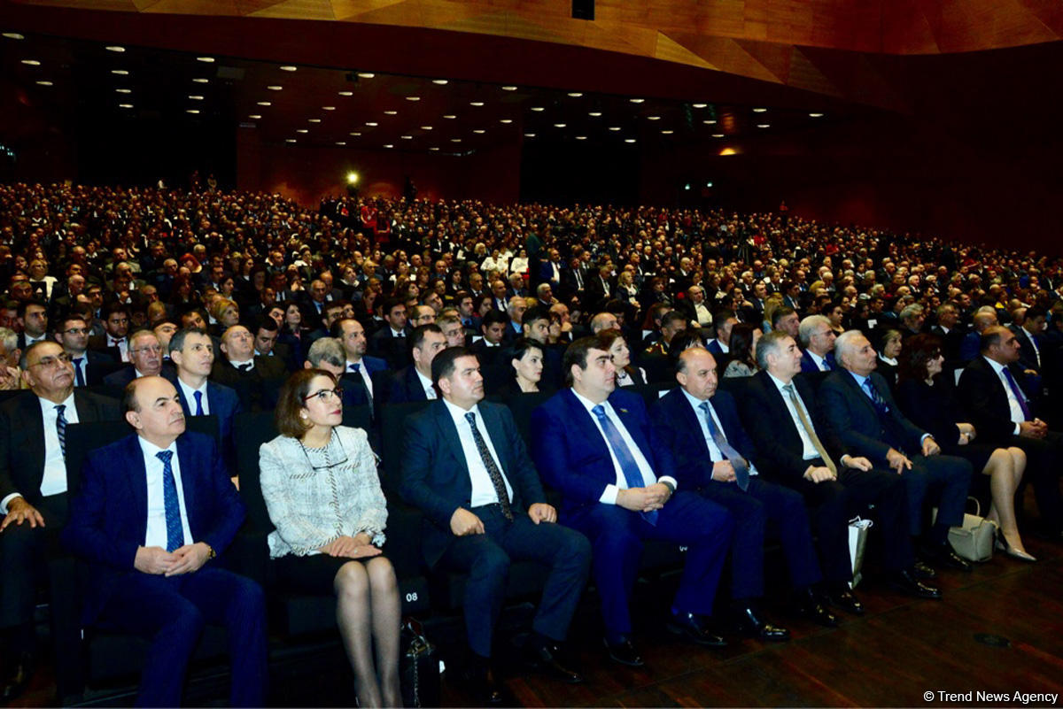 Azərbaycan müəllimlərinin XV qurultayı işini yekunlaşdırdı (FOTO) (YENİLƏNİB 2)