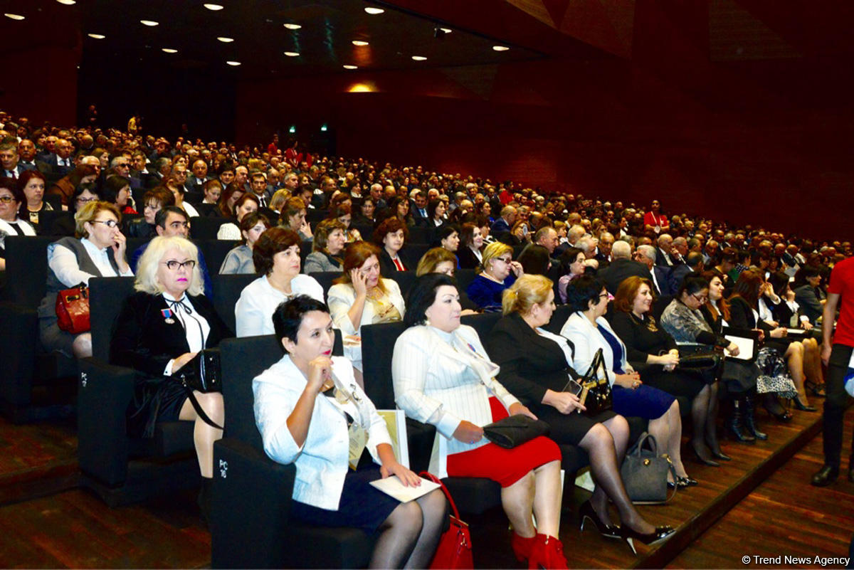 Azərbaycan müəllimlərinin XV qurultayı işini yekunlaşdırdı (FOTO) (YENİLƏNİB 2)