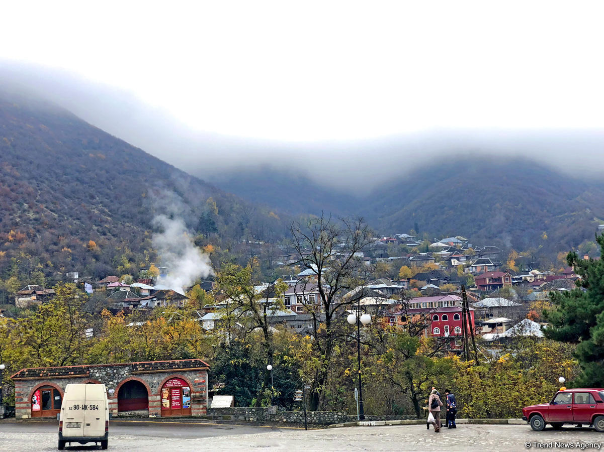 Payızın daha da gözəlləşdirdiyi Şəki (FOTO)